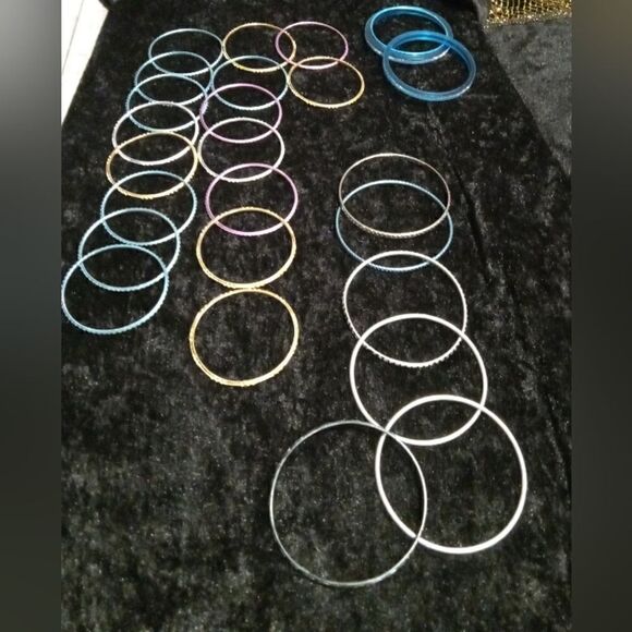  Lot Of Assorted Child Or Doll Sized Bangles - Picture 1 of 11